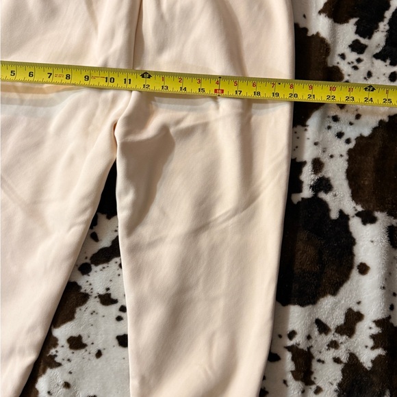 Alo Yoga Accolade Joggers Cream Neutral Fleece Sweatpants NWOT - Picture 8 of 8